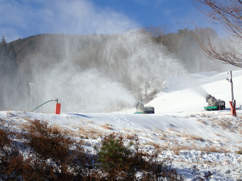 夜も昼も全力で人工降雪 富士見パノラマスキー場 2016年12月